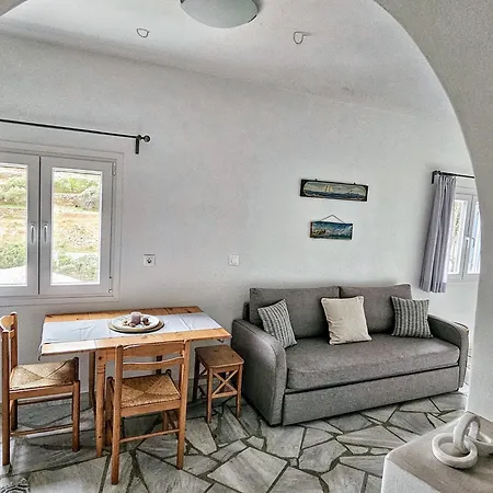 Tinoshomelidays Residences Venardatos Room photo